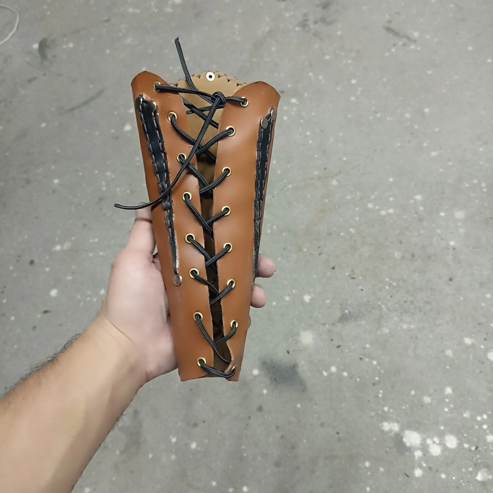 Bağcıklı bileklik